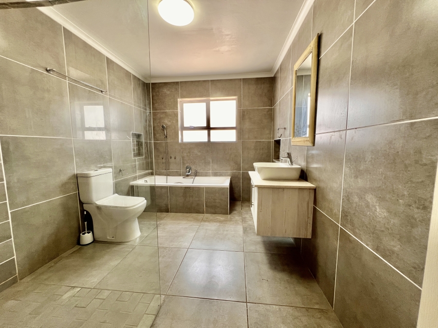 5 Bedroom Property for Sale in Laguna Sands Western Cape